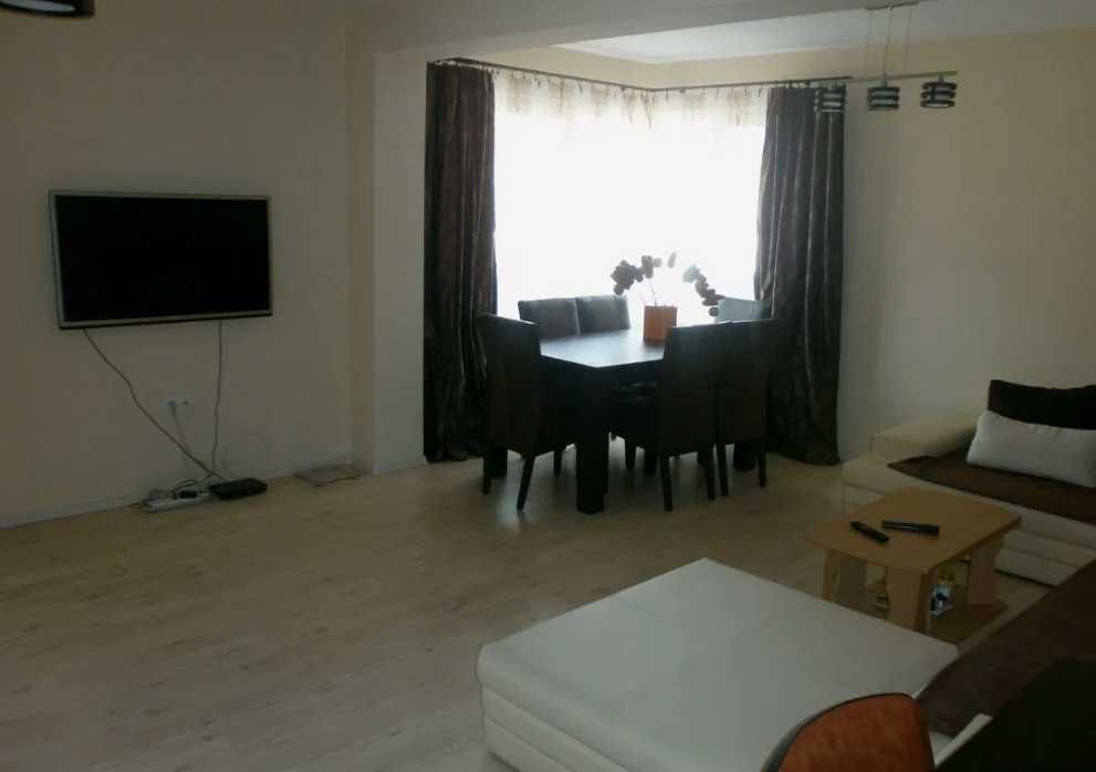 Дава се под наем Тристаен апартамент в Пловдив, Каменица 1 - 84 кв.м за 209.1 € - Снимка #1