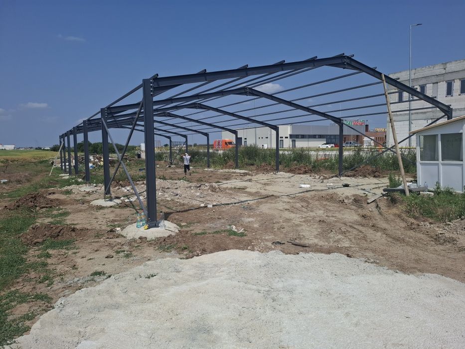 Realizez hale metalice complete formate din :
*cuzinet 
*ferme 
*pane
