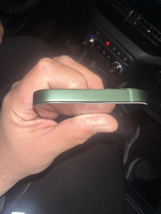 iphone 13    xotirasi 128   zangor holasi yangi 35 marta zaryad bugan