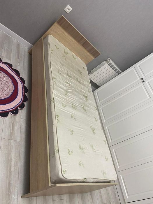 Кровать ,диван сатылады.Состояниесі өте жаксы