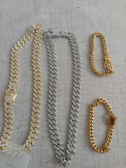 Cruci pectorale pentu peoti