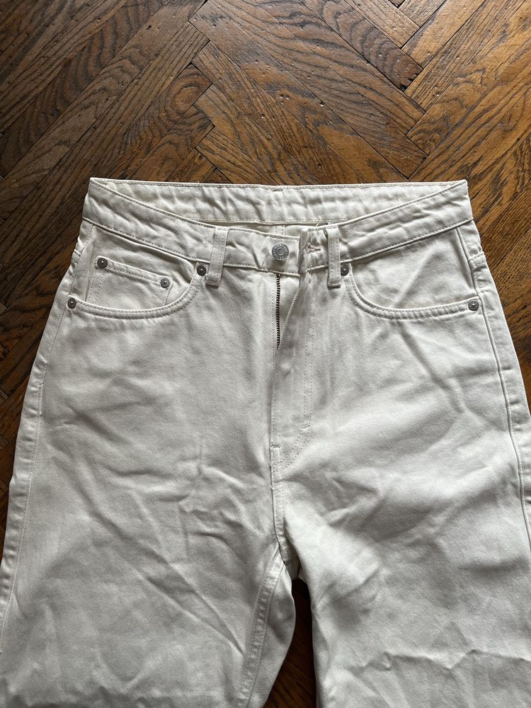 Pantaloni/blugi albi Weekday - mărimea M