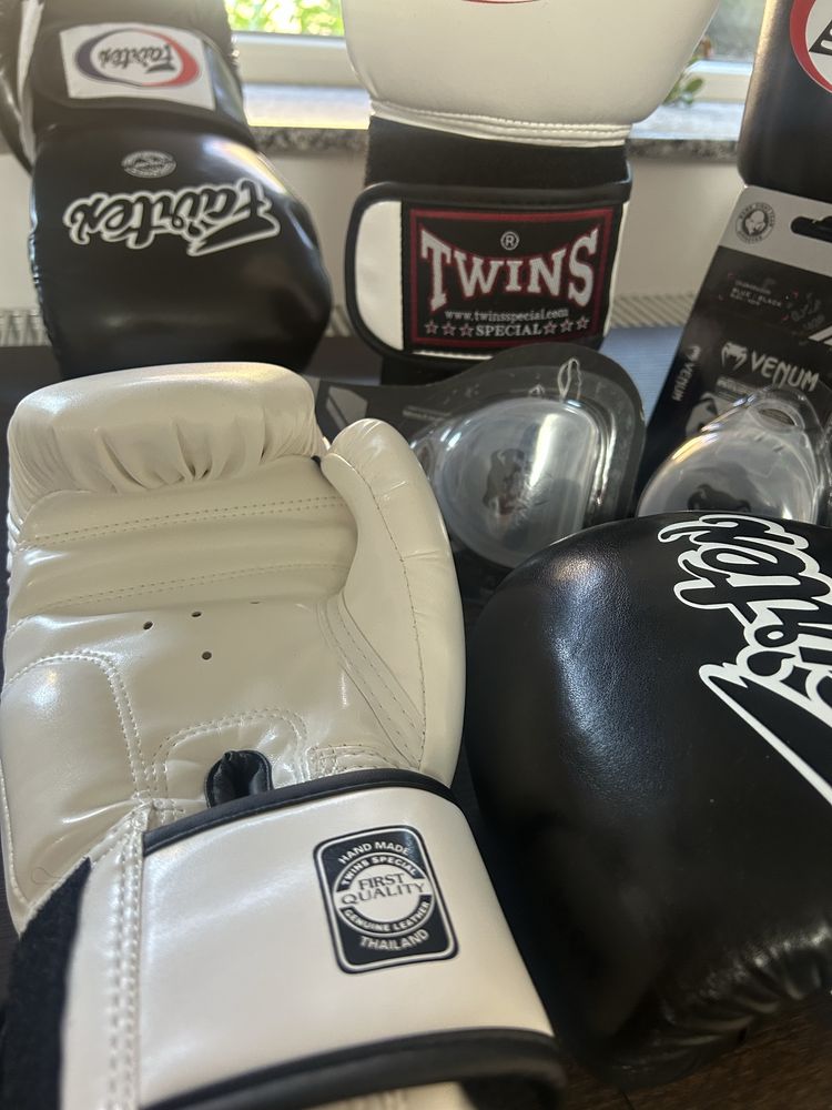 Echipament sportiv lupte de contact (boxing Gloves)