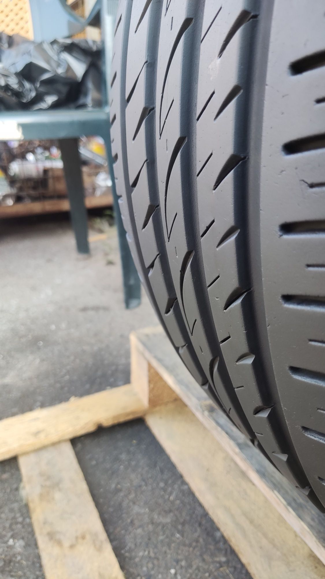 1бр. лятна гума 255/35/19 Nexen NFera SU4
dot23
8.2mm
Много добро съст