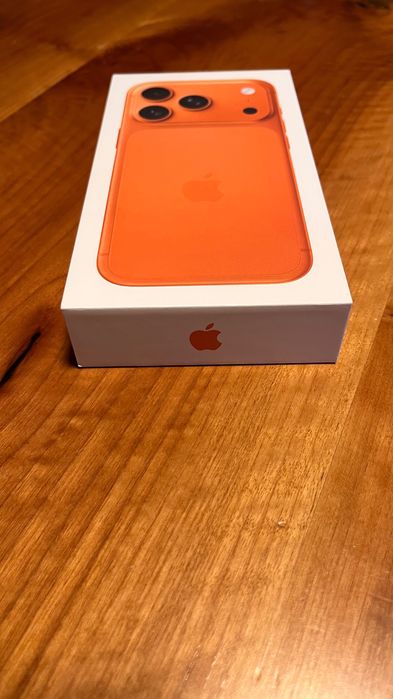 iPhone 17 Pro Cosmic Orange