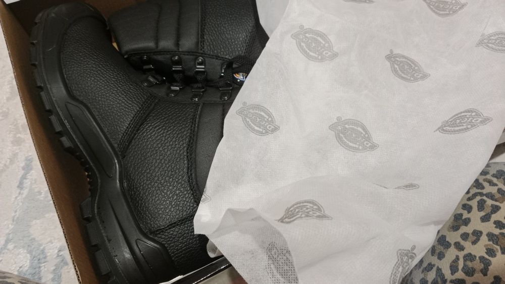 Рабочем сапоги 44-размер не зимние,Есть зимний теплый камбинезон 54-ра