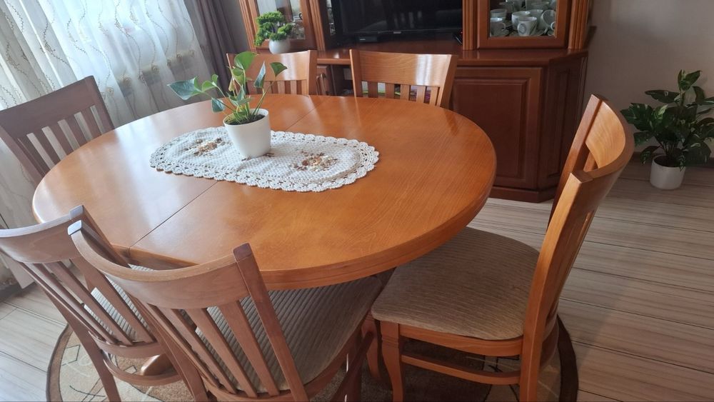 Трапезария с маса и 6 стола