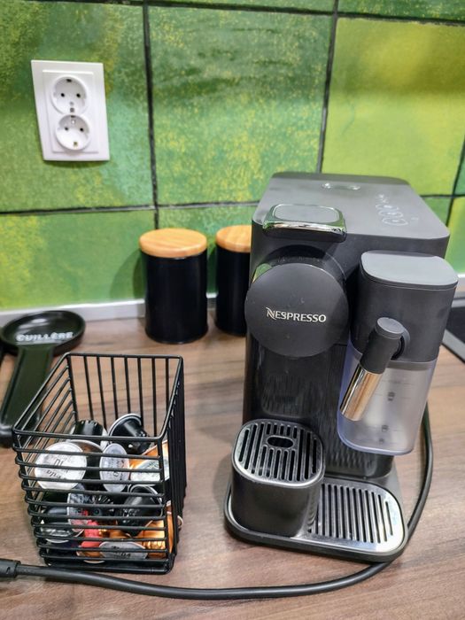 Espressor capsule Nespresso DeLonghi Latissima
