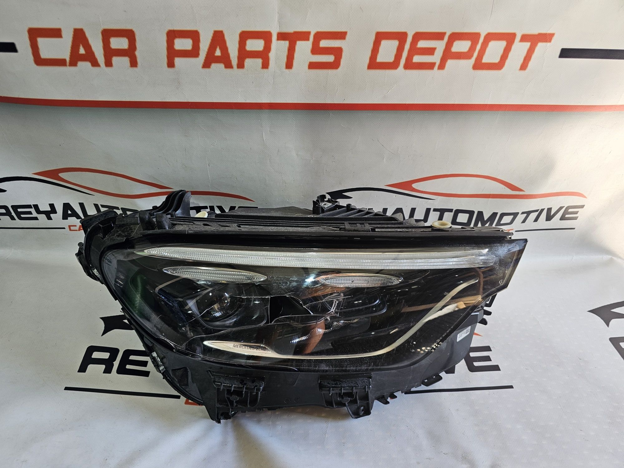 Far dreapta led Mercedes GLC W254 cod A2549063202 avariat