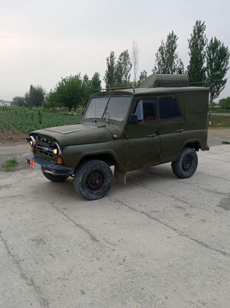 Uaz (УАЗ) 469 srochna sotiladi