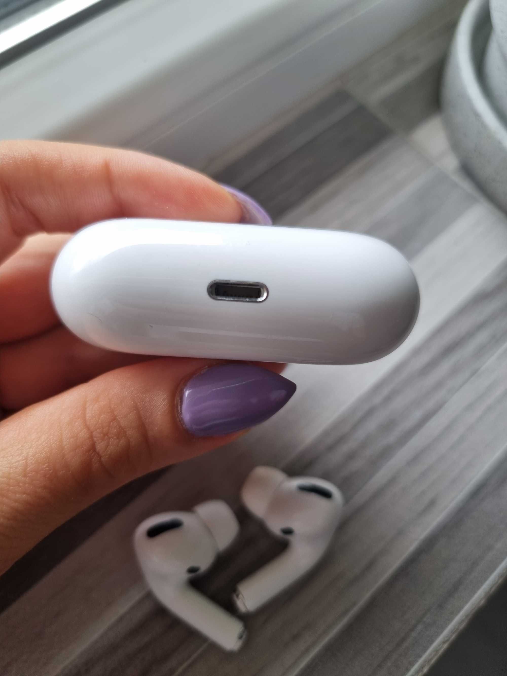 Apple Airpods Pro 2019 + подарък зарядно