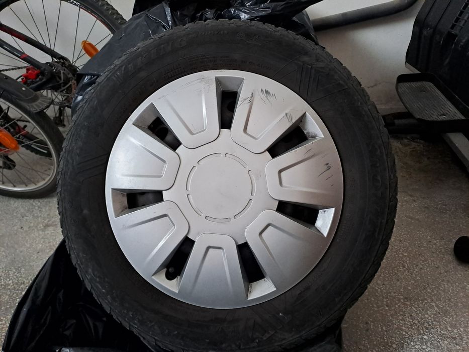 Vând jenti tabla, cu anvelope iarna, capace roti și prezoane