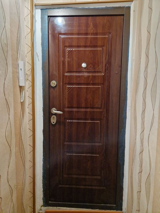 Продается дверь входная