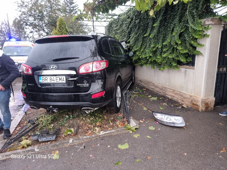 De vânzare auto Hyundai Santa fe 2 2011 avariat