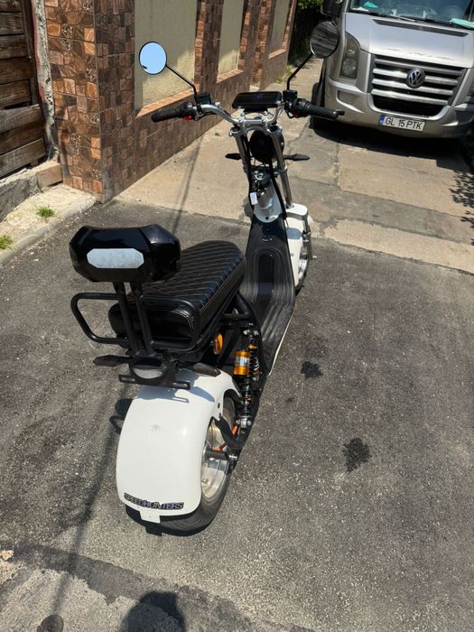 Scuter/moped electric