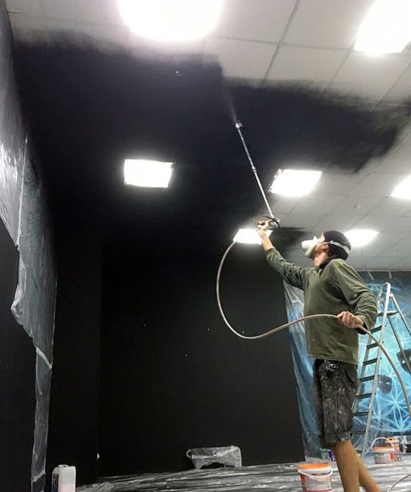 Покраска потолков, стен, офисов. Безвoздушнaя покраска стены и потолка