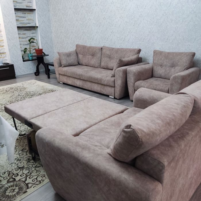 Продаётся раскладной диван с мини диваном и креслом