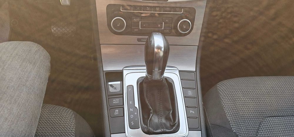 VÂND Wolksvagen Passat 2011