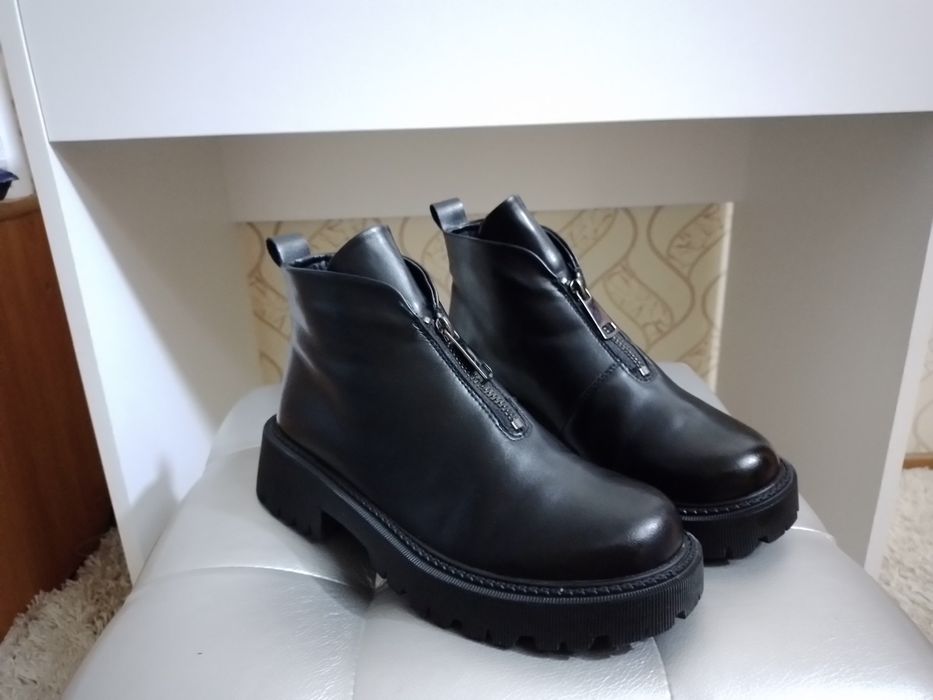Продам новые ботинки