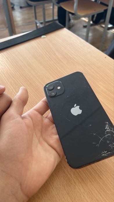 Продам iPhone 12