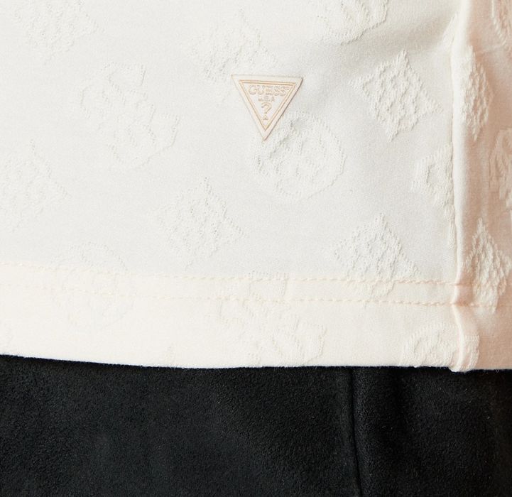 Оригинална тениска на Guess