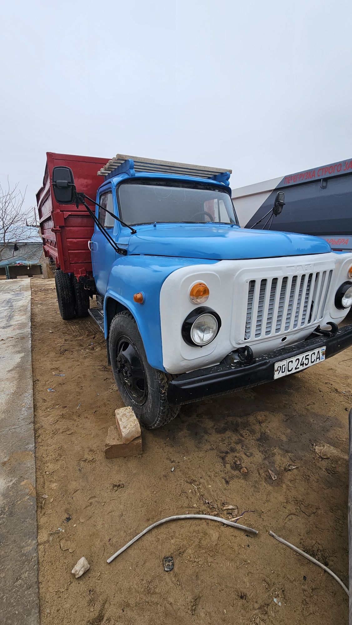 Gaz 53 sotiladi zor xolata