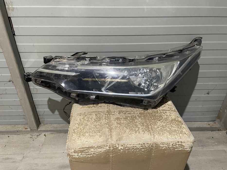 Far stanga Toyota Corolla Facelift An 2016- 2018 cod 81150-02L50-00