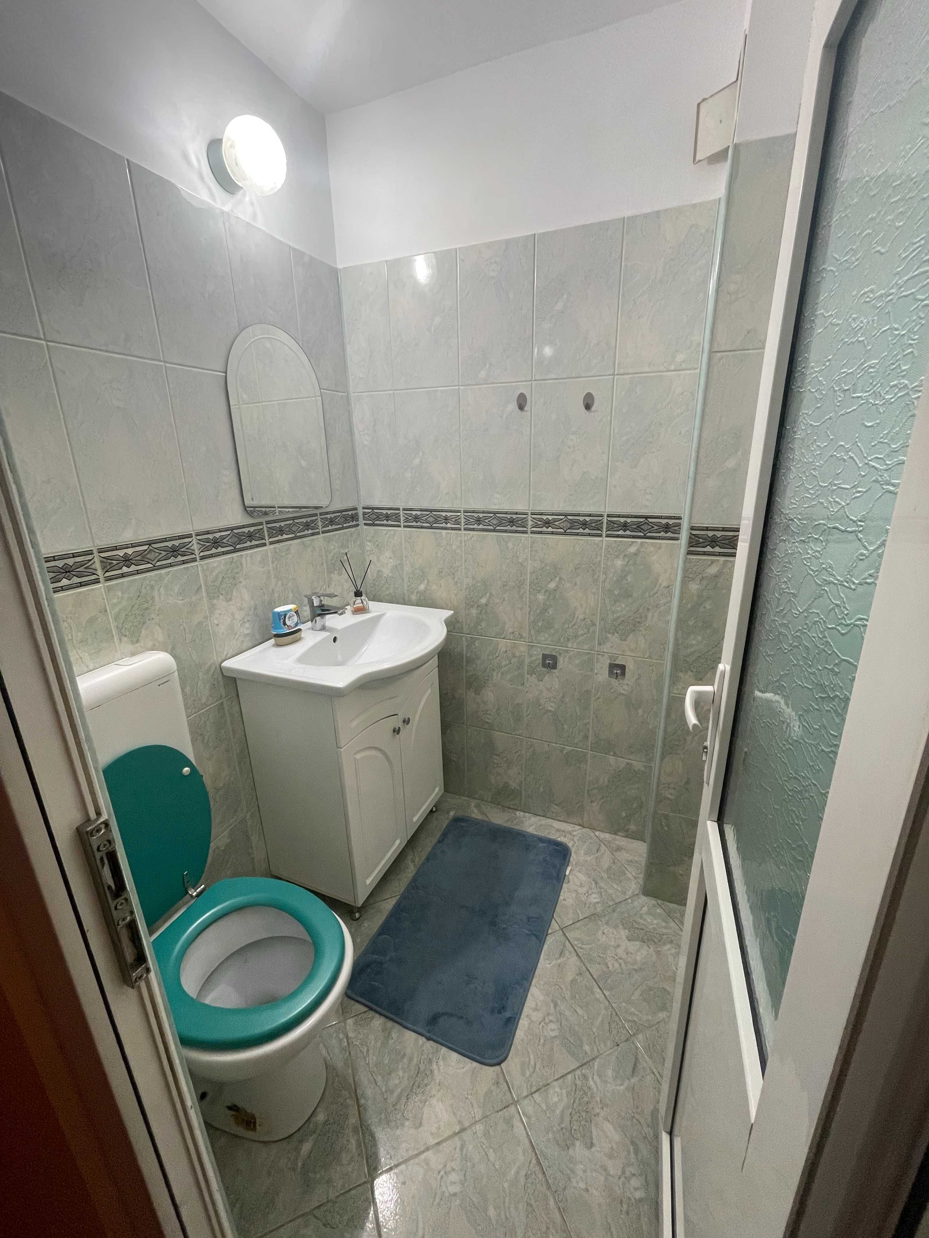 Vand apartament cu 3 camere