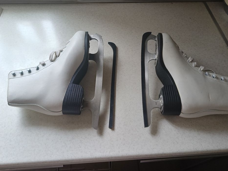 Продаются фигурные коньки