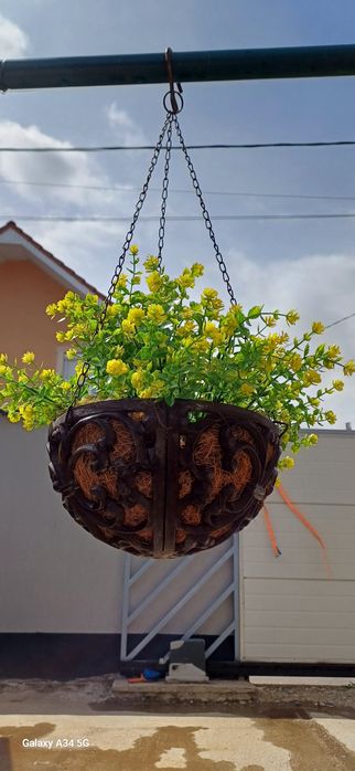 Ghiveci suspendat fonta si nuca de cocos