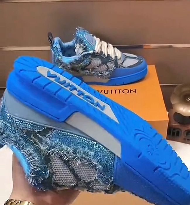 Маратонки. L Viutton