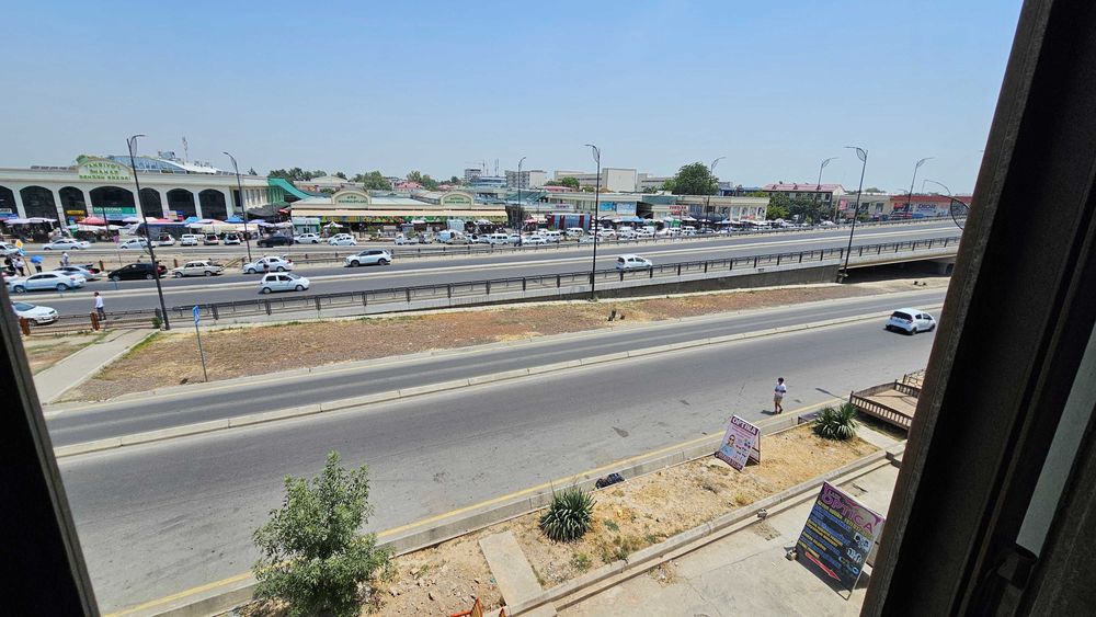 Noturar bino sotiladi