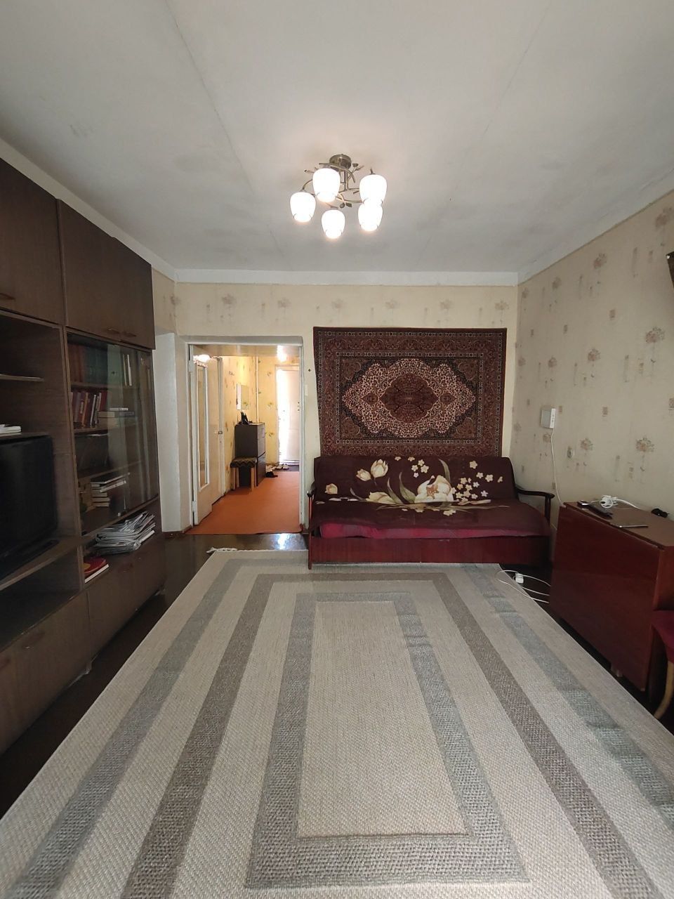 Продам 2ком квартиру.Паркентский рынок,Риезий,Шампанский завод