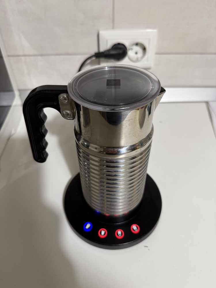 Pachet Delonghi Magnifica S si cappucinatore Nespresso