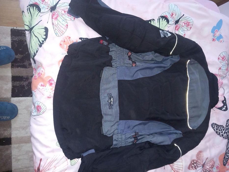 Vând Urgent Geaca motocicleta și casca