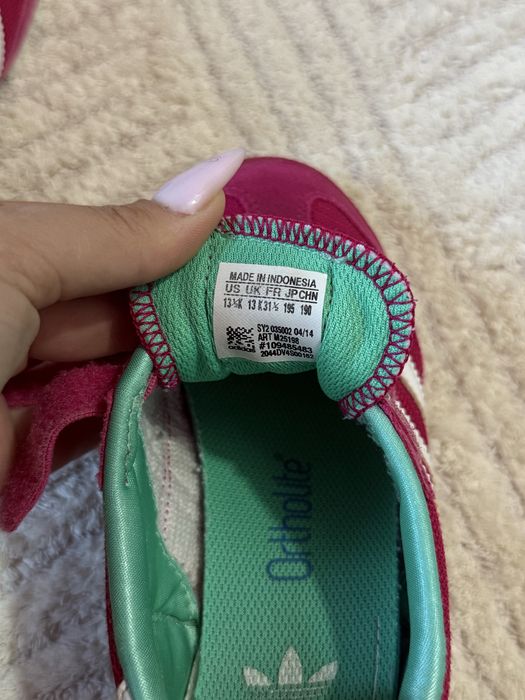 Предложение за описание за Детските маратонки Adidas (Розови/Магента)