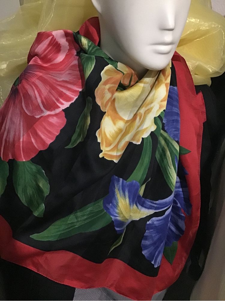 Красив шал с цветя
