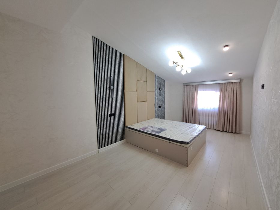 3 xonali kvartira sotiladi + katta hall