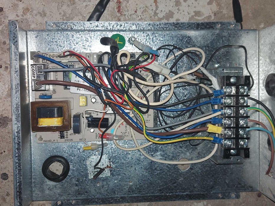 Vand 2 buc ventilatoare ventiloconvectoare cu placile electronice.