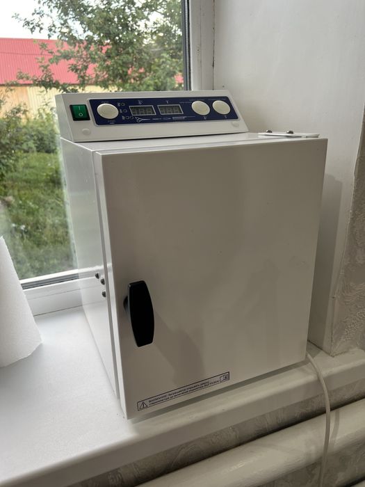 Продам прффесиональный сухожар ,кресло седло для спины и вытяжку