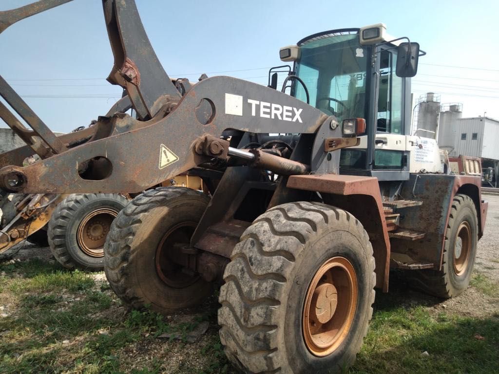 Dezmembrez Vola Terex skl 260