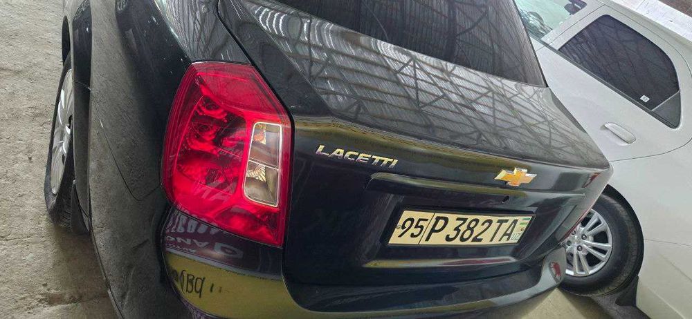 Lacetti автомобиль
