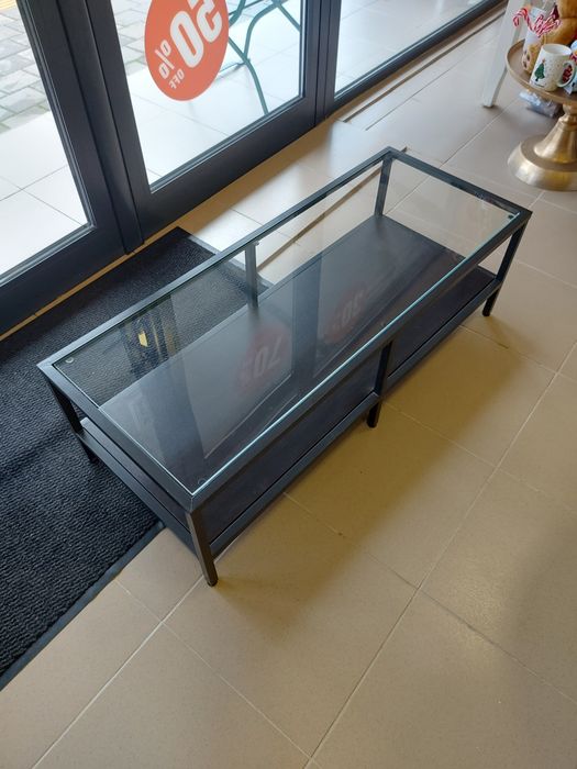 Холна маса в индустриален стил