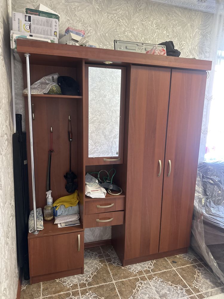 Продам прихожую, все работает исправно
