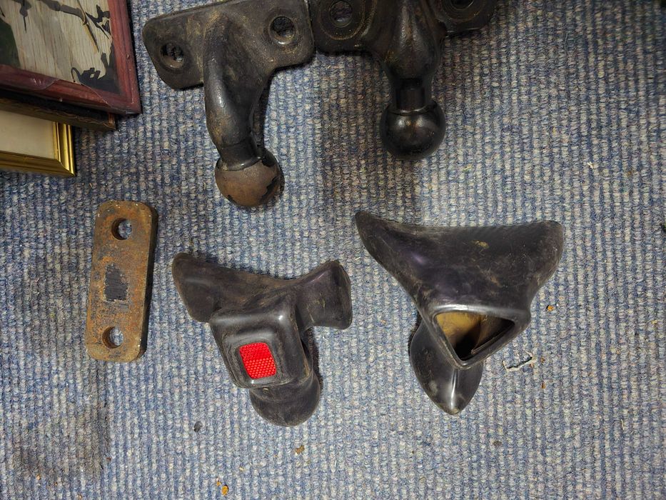 Продавам оригинални тегличи !!!