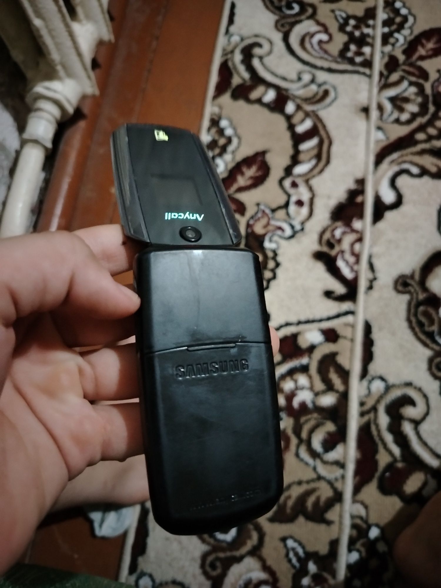 Samsung ANYCALL B590 legushka telefon sotiladi. !