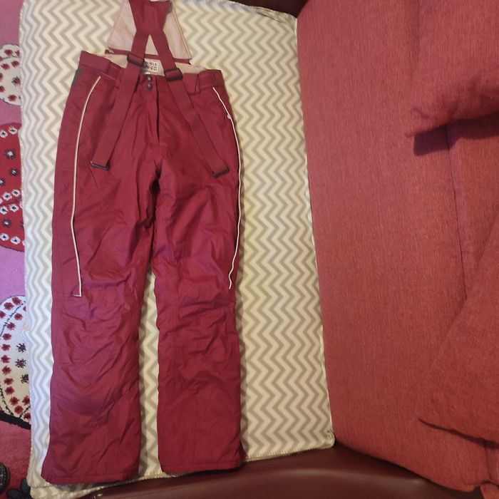 Pantaloni ski pentru fetițe.