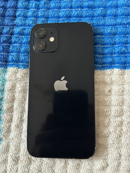 Продам айфон 12