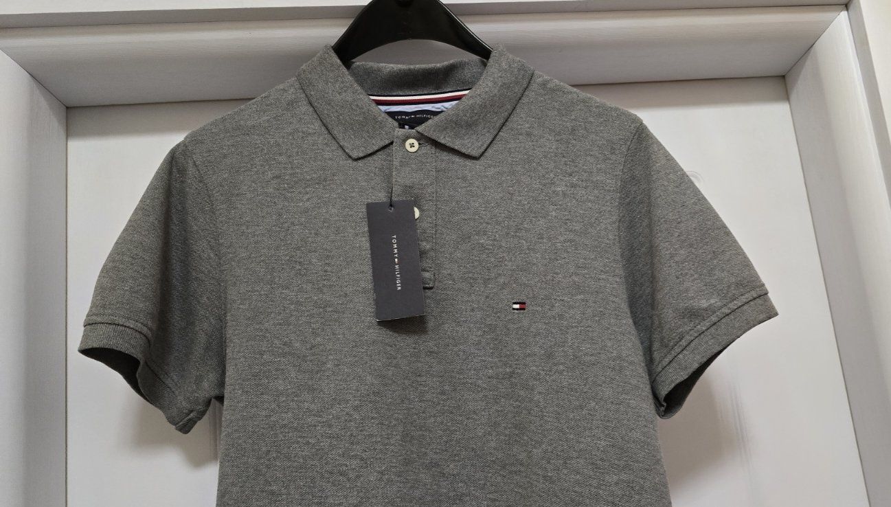 Нова със етикет.  Блузка оригинална.   TOMMY HILFIGER