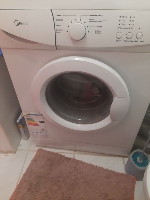 Продаётся стиральная машинка  мideа б/у в отличном состоянии ,6 кг